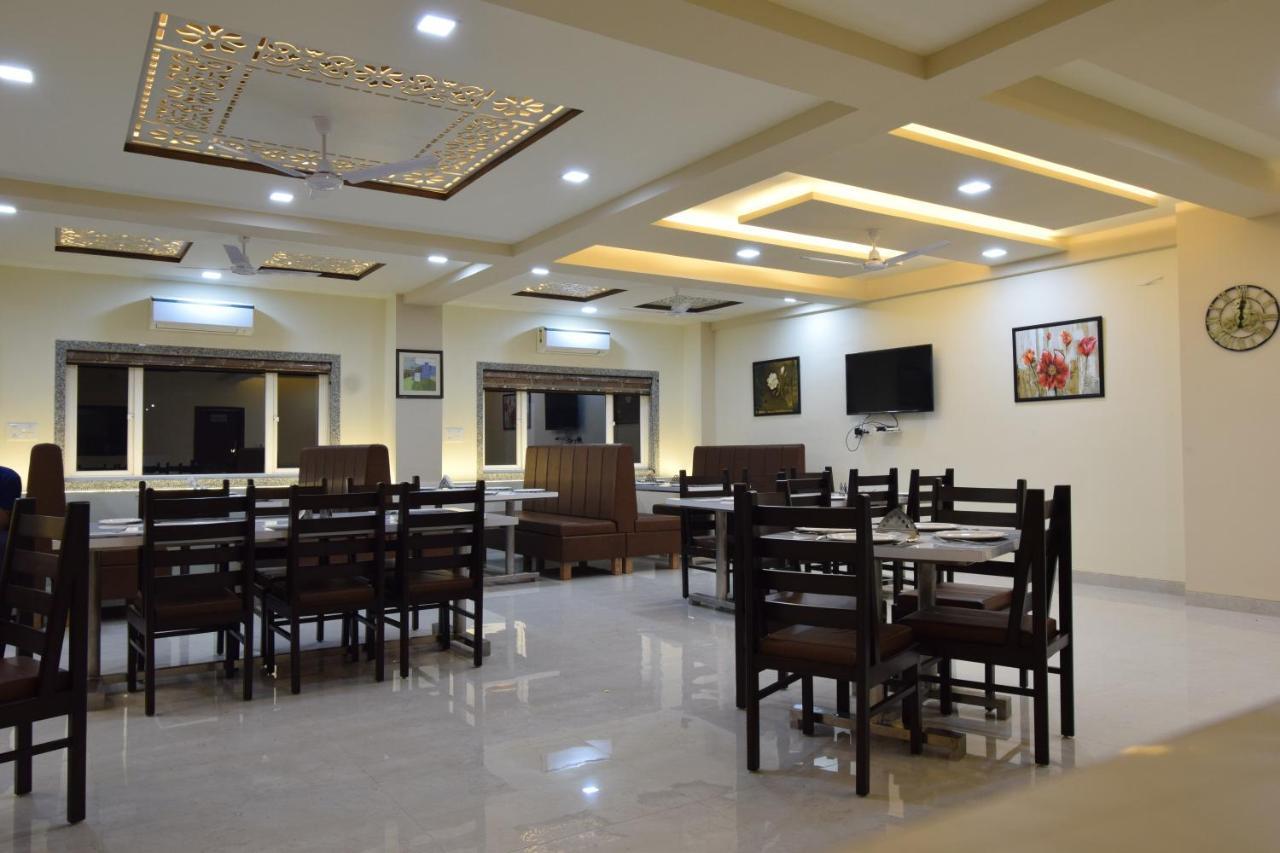 The Sky Imperial- Hotel Gopal Darshan Nāthdwāra Extérieur photo